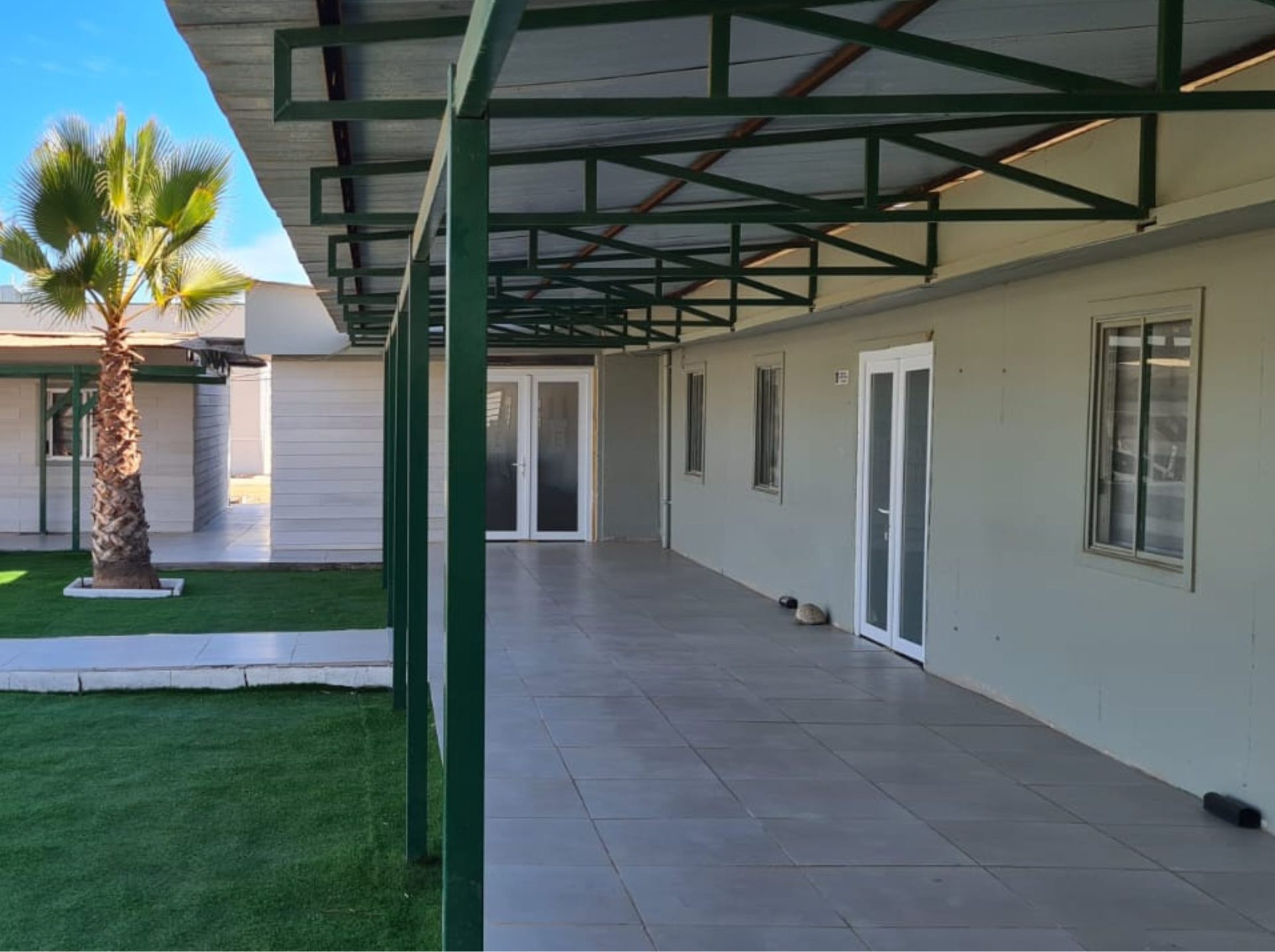 Instalación de puertas en las dependencias de la Escuela de Formación de Carabineros ESFOCAR, Ovalle