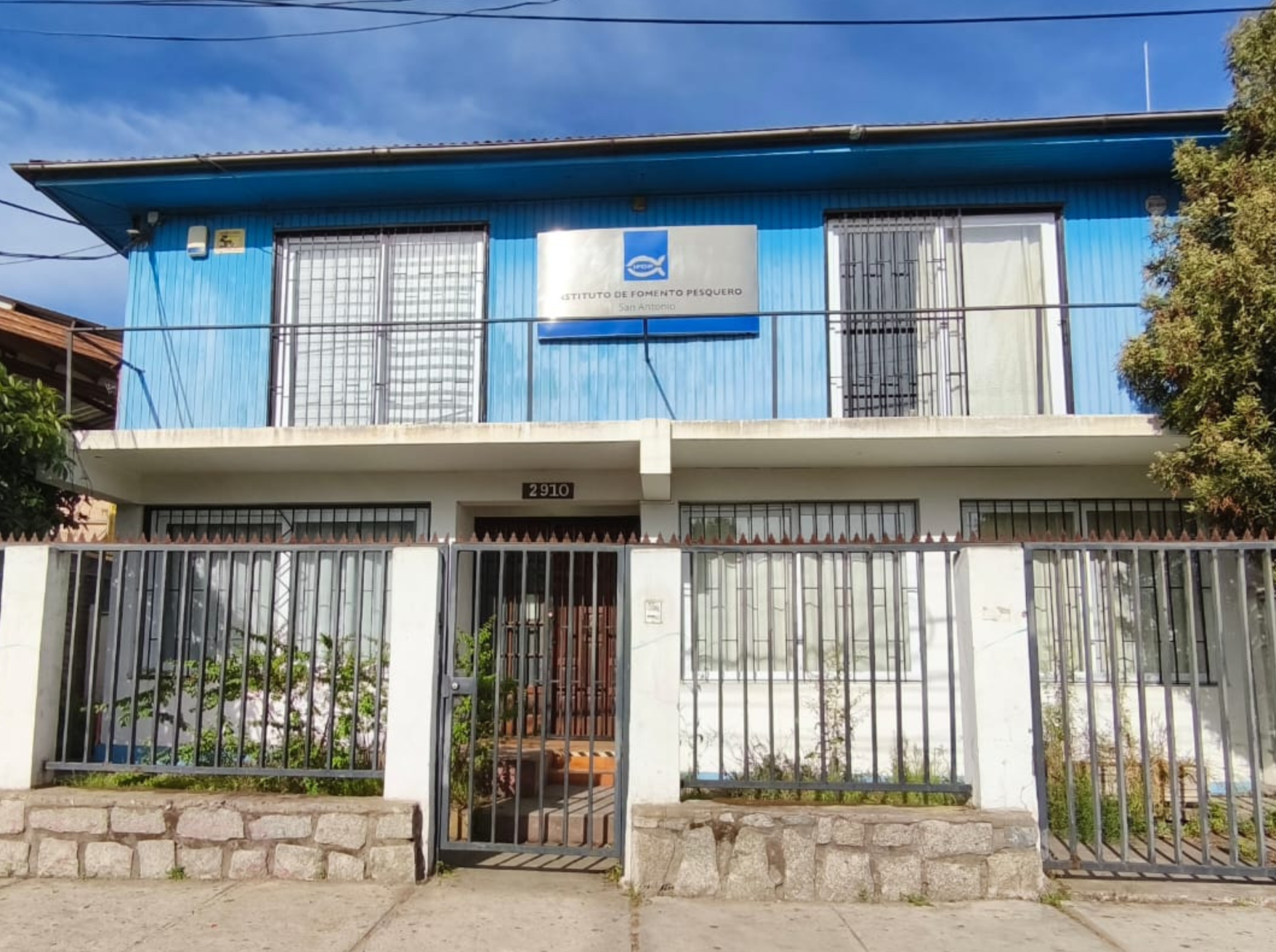 Renovación de ventanas de PVC en el Instituto de Fomento Pesquero, San Antonio